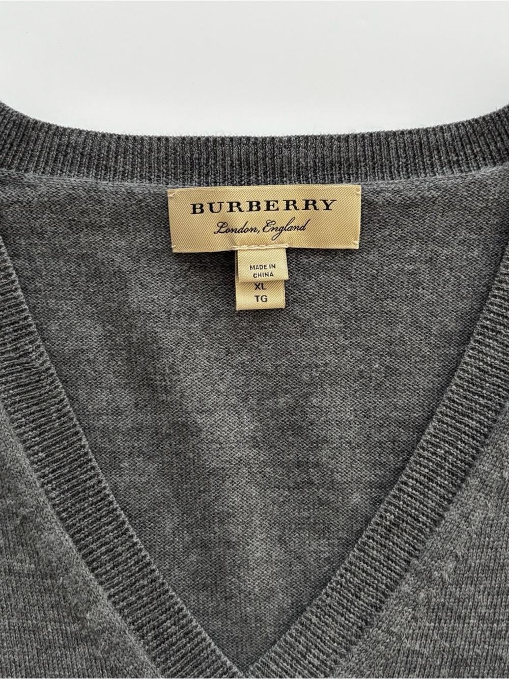 Burberry Men’s XL Charcol 100% Wool V-Neck Sweater Nova Check Elbow Patch - Picture 2 of 8